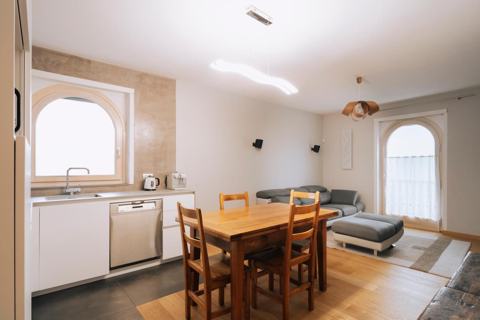 Aosta Holiday Apartments - Edelweiss Bagian luar foto
