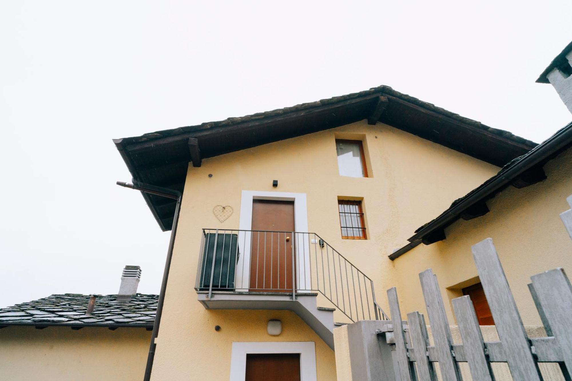 Aosta Holiday Apartments - Edelweiss Bagian luar foto
